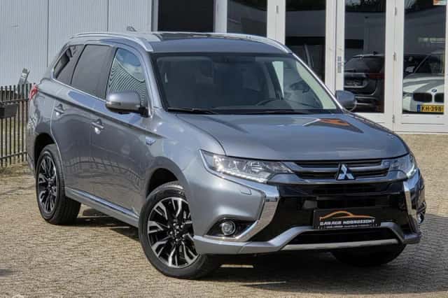 Mitsubishi Outlander (2018) thumbnail 3