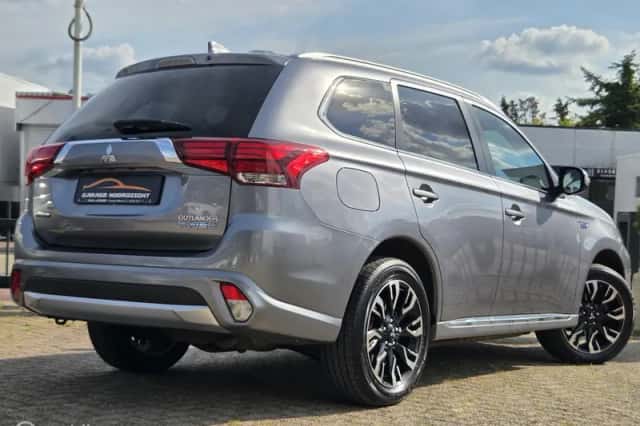 Mitsubishi Outlander (2018) thumbnail 4