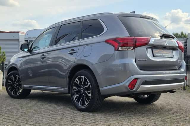 Mitsubishi Outlander (2018) thumbnail 5