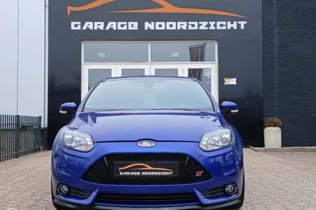 Ford Focus (2015) thumbnail 2