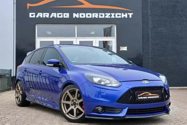 Ford Focus (2015) thumbnail 3