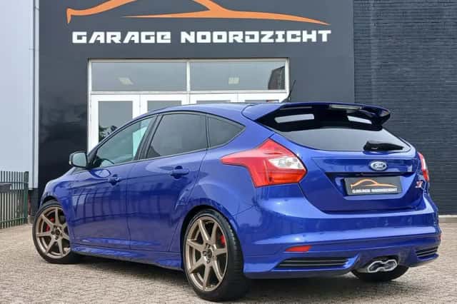 Ford Focus (2015) thumbnail 4