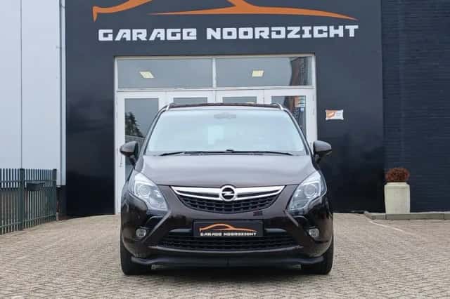 Opel Zafira (2016) thumbnail 3
