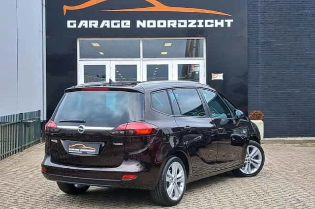 Opel Zafira (2016) thumbnail 4