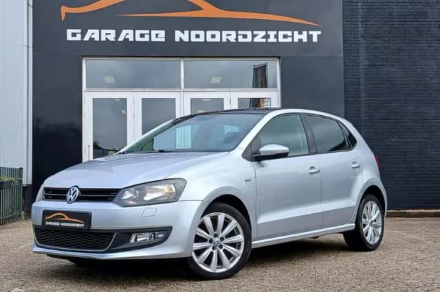 Volkswagen Polo (2015) thumbnail 1