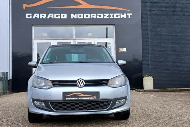 Volkswagen Polo (2015) thumbnail 2