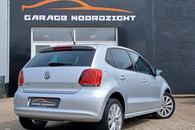 Volkswagen Polo (2015) thumbnail 6
