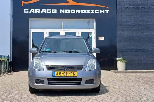 Suzuki Swift (2006) thumbnail 2