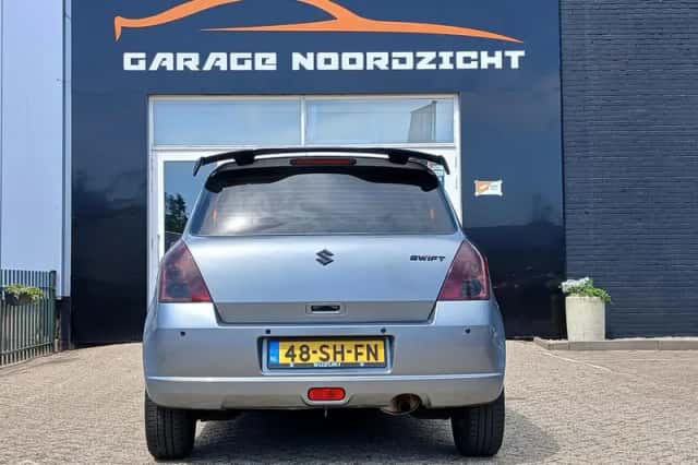 Suzuki Swift (2006) thumbnail 5