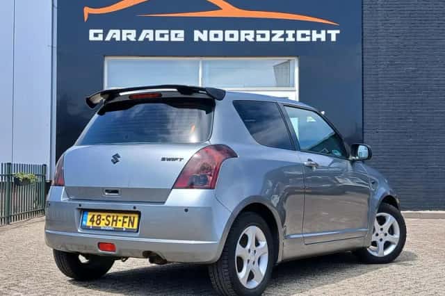 Suzuki Swift (2006) thumbnail 6