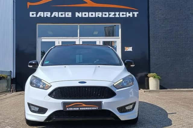 Ford Focus (2018) thumbnail 2