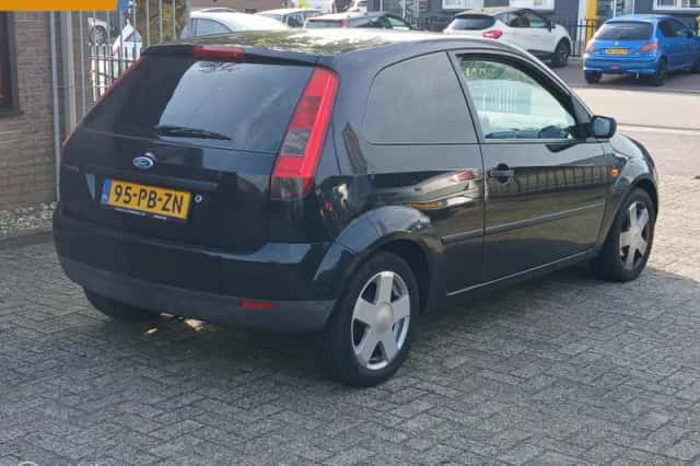 Ford Fiesta (2004) thumbnail 3