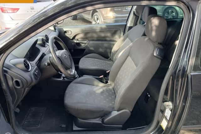 Ford Fiesta (2004) thumbnail 5