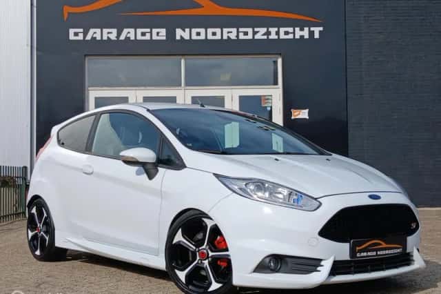 Ford Fiesta (2015) thumbnail 3
