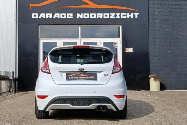 Ford Fiesta (2015) thumbnail 5