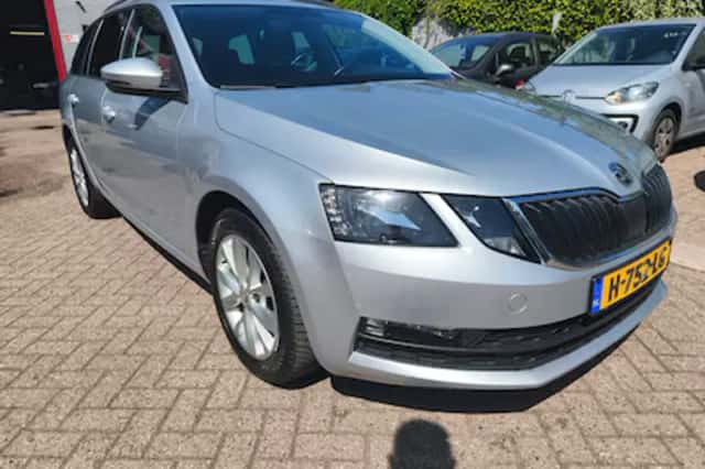 Škoda Octavia (2020) thumbnail 2