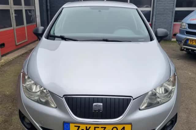 SEAT Ibiza (2011) thumbnail 2