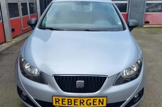 SEAT Ibiza (2010) thumbnail 2