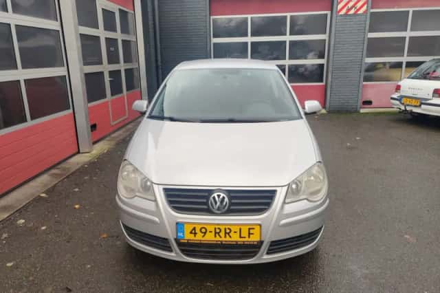 Volkswagen Polo (2005) thumbnail 2