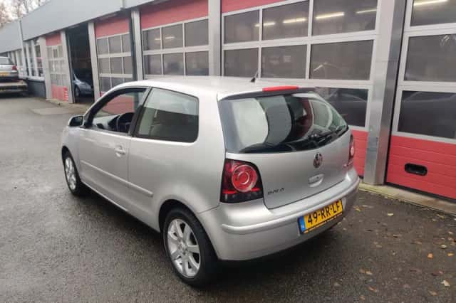 Volkswagen Polo (2005) thumbnail 3