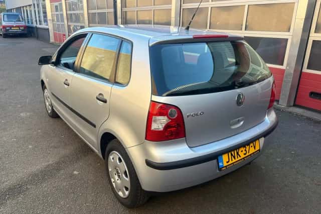 Volkswagen Polo (2004) thumbnail 2