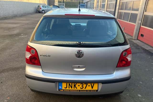 Volkswagen Polo (2004) thumbnail 3