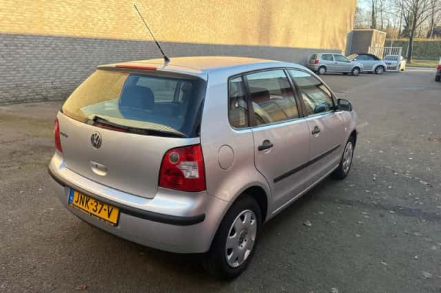 Volkswagen Polo (2004) thumbnail 5