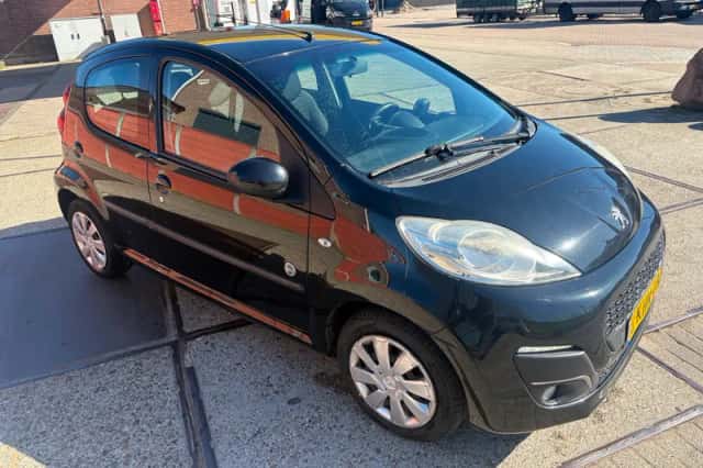 Peugeot 107 (2013) thumbnail 2