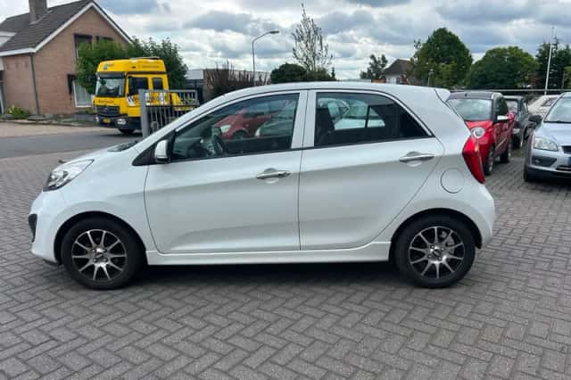 Kia Picanto (2011) thumbnail 6