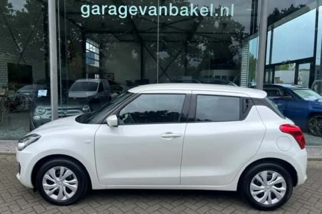 Suzuki Swift (2024) thumbnail 3