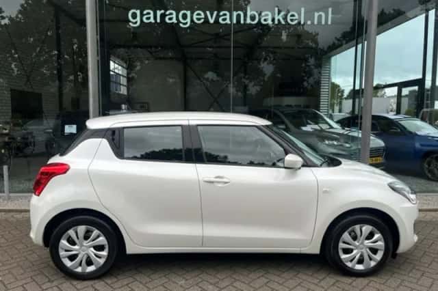 Suzuki Swift (2024) thumbnail 5