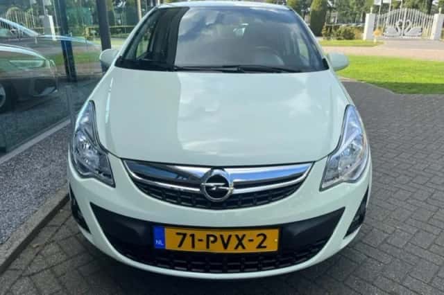 Opel Corsa (2011) thumbnail 4