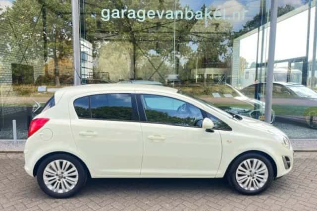 Opel Corsa (2011) thumbnail 5