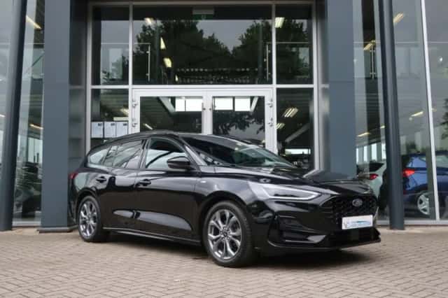 Ford Focus (2023) thumbnail 3