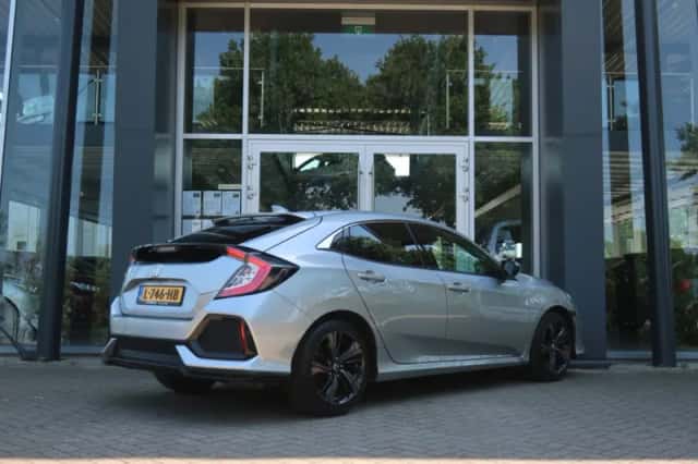 Honda Civic (2018) thumbnail 5