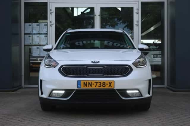 Kia Niro (2017) thumbnail 2