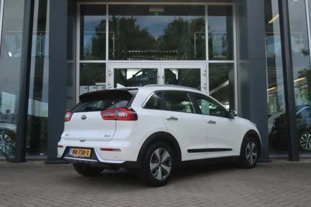 Kia Niro (2017) thumbnail 4