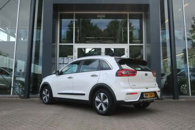 Kia Niro (2017) thumbnail 6