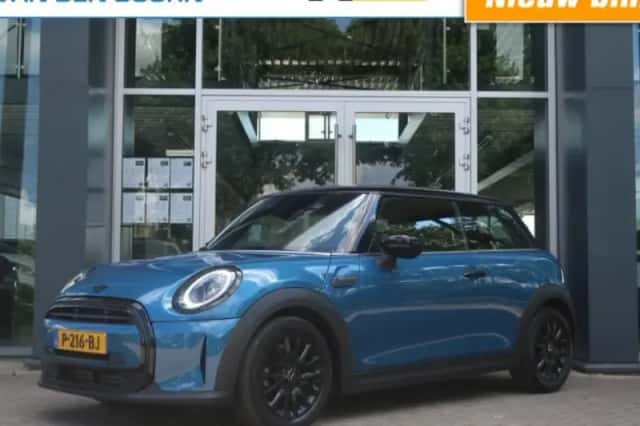 MINI Cooper (2022) thumbnail 1