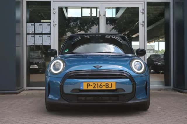MINI Cooper (2022) thumbnail 3