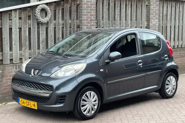 Peugeot 107 (2011) thumbnail 2