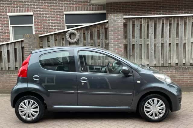 Peugeot 107 (2011) thumbnail 6