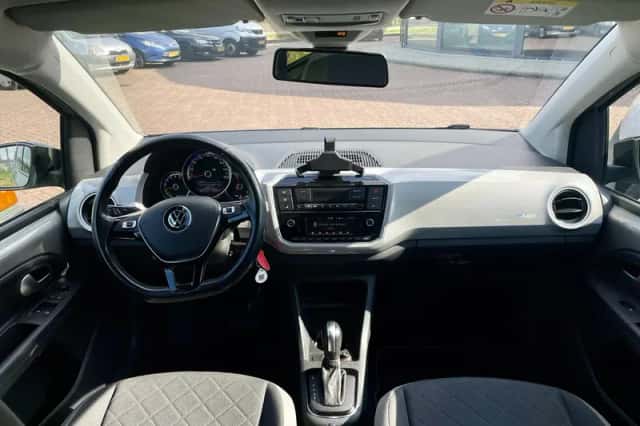 Volkswagen E-Up! (2020) thumbnail 2