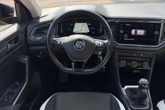 Volkswagen T-Roc (2019) thumbnail 2