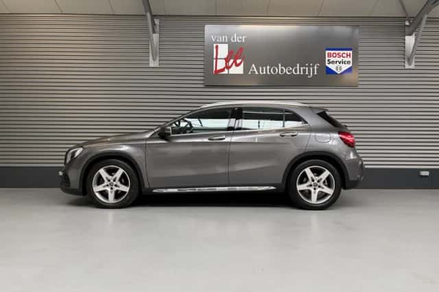 Mercedes-Benz GLA (2020) thumbnail 2