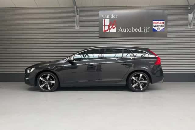 Volvo V60 (2016) thumbnail 2