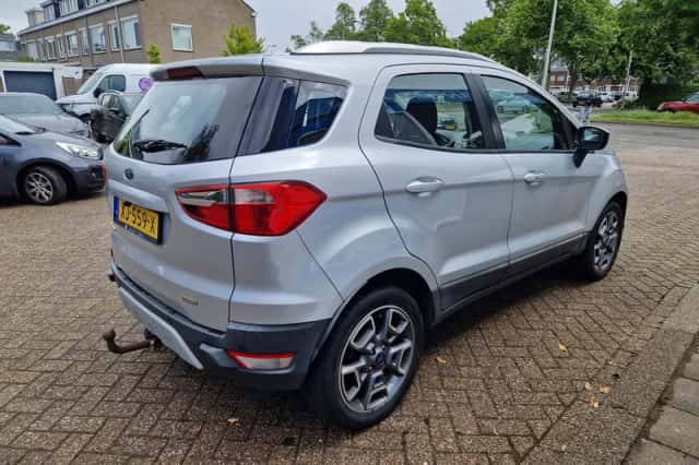 Ford EcoSport (2016) thumbnail 3