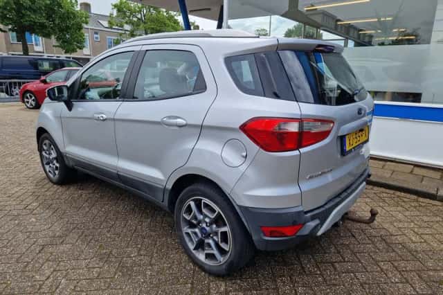 Ford EcoSport (2016) thumbnail 4