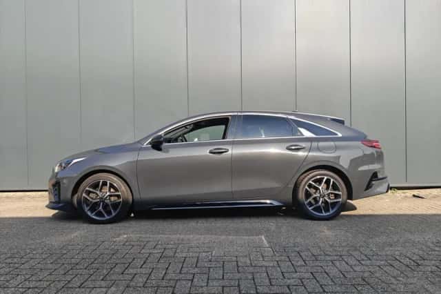 Kia ProCeed (2021) thumbnail 3