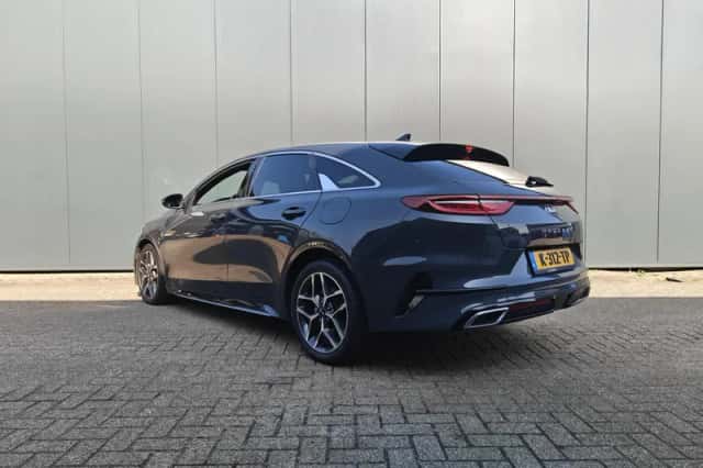 Kia ProCeed (2021) thumbnail 4